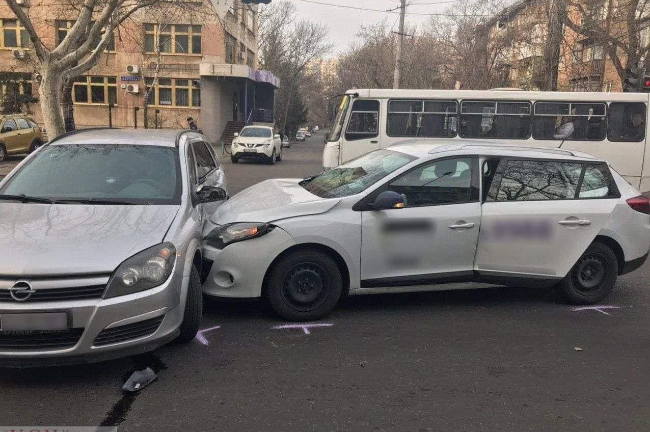 ДТП на проспекте Шевченко: пострадала пассажирка авто (фото) «фото»