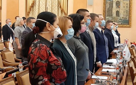 Сессия в масках: в мэрию пускают только в средствах защиты и после тщательной проверки (фото) «фото»