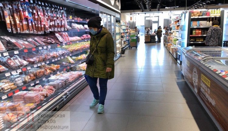 Одесские супермаркеты во время карантина: час для пенсионеров, упаковка на все, дезинфекторы для покупателей «фото»