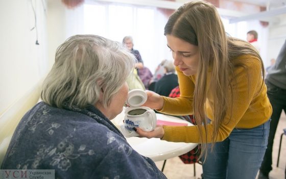 Добрые дела во время эпидемии: одесские волонтеры ищут неравнодушных для помощи старикам «фото»