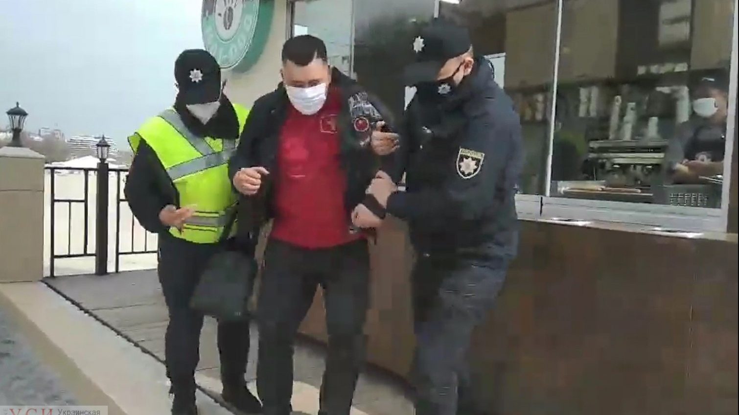 Карантин с наручниками: закрытие торговой точки обернулось для владельца сотрясением (видео) «фото»