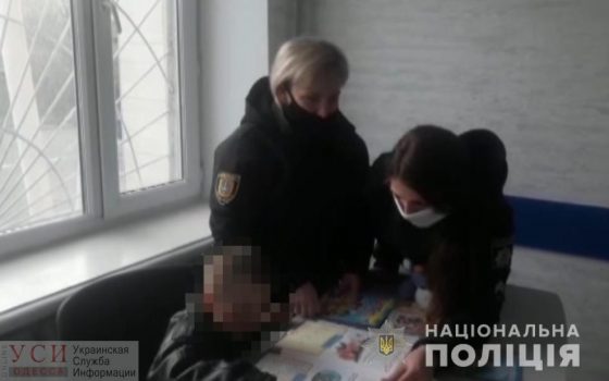 В Одесской области малолетний ребенок гулял по городу без присмотра, пока мать пила (видео) usionline.com В Одесской области малолетний ребенок гулял по городу без присмотра, пока мать пила (видео) «фото»