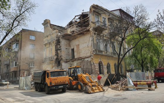 После обрушения в доме-памятнике на Канатной его продолжили перестраивать (фото) «фото»