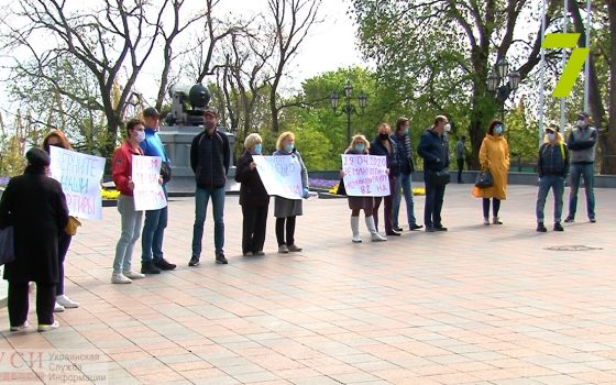 Под мэрией митингуют обманутые вкладчики, которые уже 9 лет ждут свои квартиры (фото) usionline.com Под мэрией митингуют обманутые вкладчики, которые уже 9 лет ждут свои квартиры (фото) «фото»