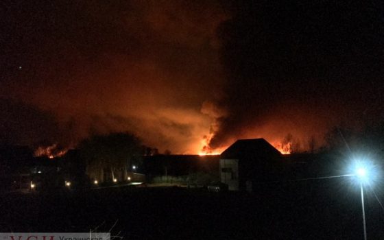 С утра под Маяками горит камыш: пожар охватил более 9 гектаров Национального парка (фото) ОБНОВЛЕНО «фото»