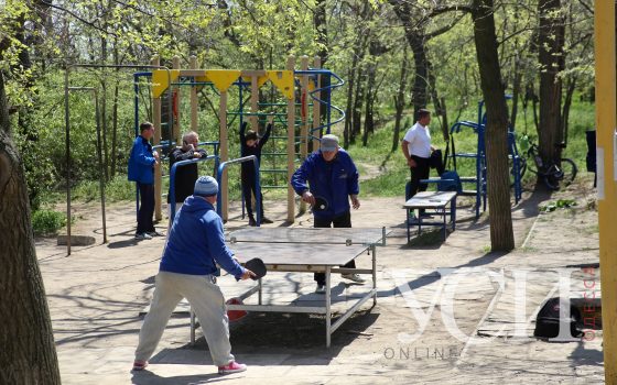 Как хорошая погода “мешает” одесситам соблюдать карантин (фоторепортаж) usionline.com Как хорошая погода “мешает” одесситам соблюдать карантин (фоторепортаж) «фото»