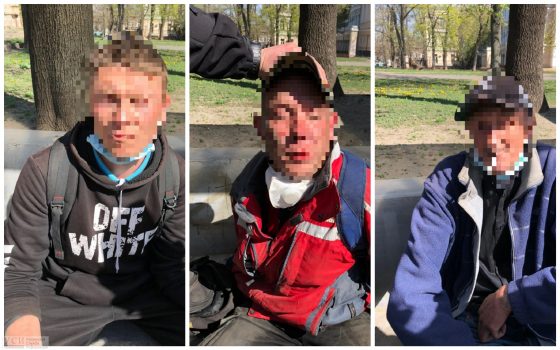 В центре города трое грабителей в масках напали с ножом на одессита  (фото) «фото»