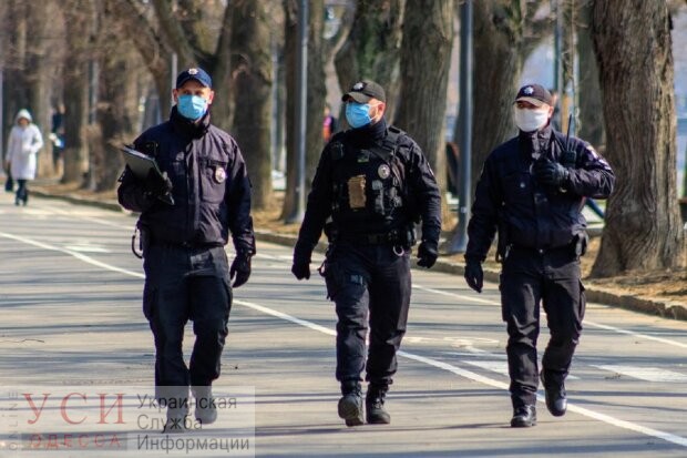 Иногда штрафуют, но больше призывают: в Одессе массово патрулируют улицы (фото) «фото»