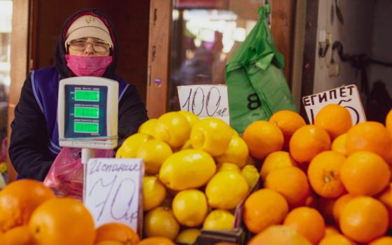 Vip-паски, молодая картошка и общительные коты: как жил Новый базар на карантине (фоторепортаж) «фото»