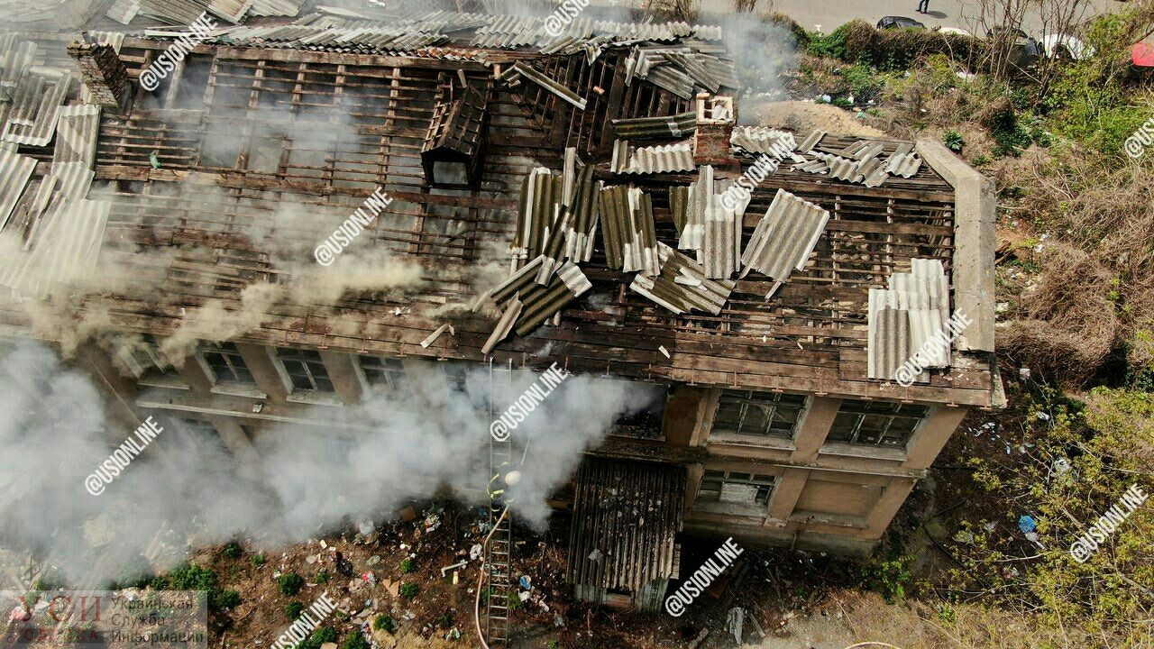 Возле Одесского порта горит заброшенное здание (фото, аэросъемка) ОБНОВЛЕНО «фото»