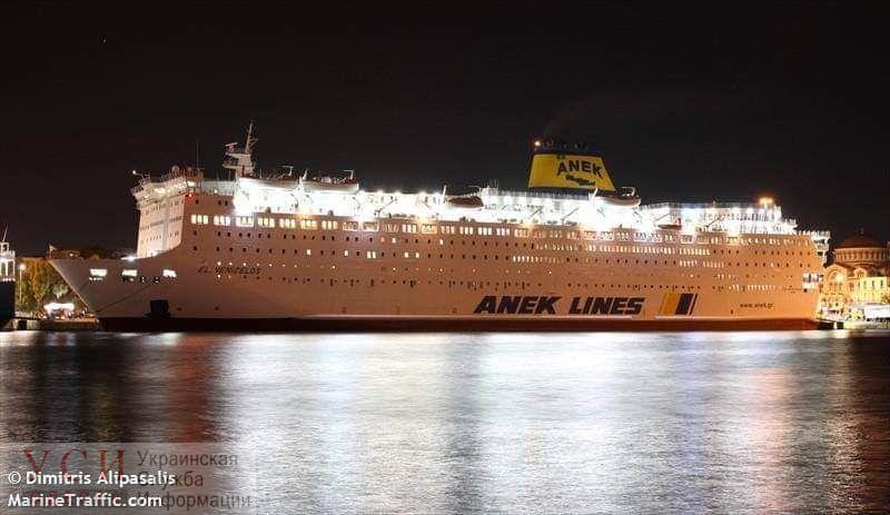 Круизный лайнер с 30 украинцами на борту изолирован у берегов Греции из-за вспышки коронавируса «фото»
