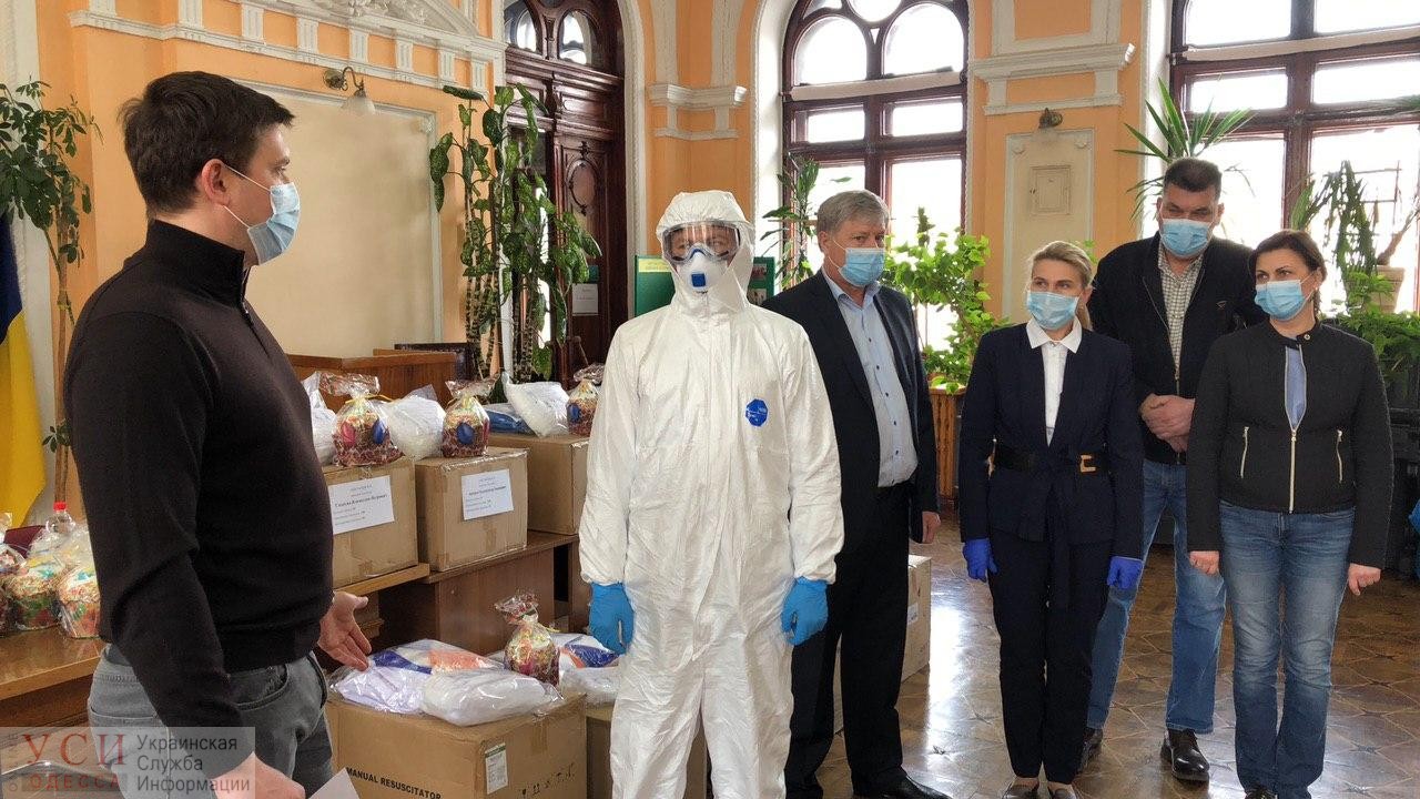 “На передовой”: средства защиты от коронавируса передали работникам одесских быстрых мобильных бригад (фото) «фото»