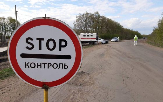 Закрытый рынок, пустые улицы и посты на въездах: как живет “карантинный” Подольск (фоторепортаж) usionline.com Закрытый рынок, пустые улицы и посты на въездах: как живет “карантинный” Подольск (фоторепортаж) «фото»