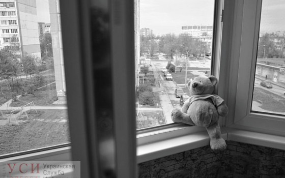 В Измаиле из окна многоэтажки выпала маленькая девочка «фото»
