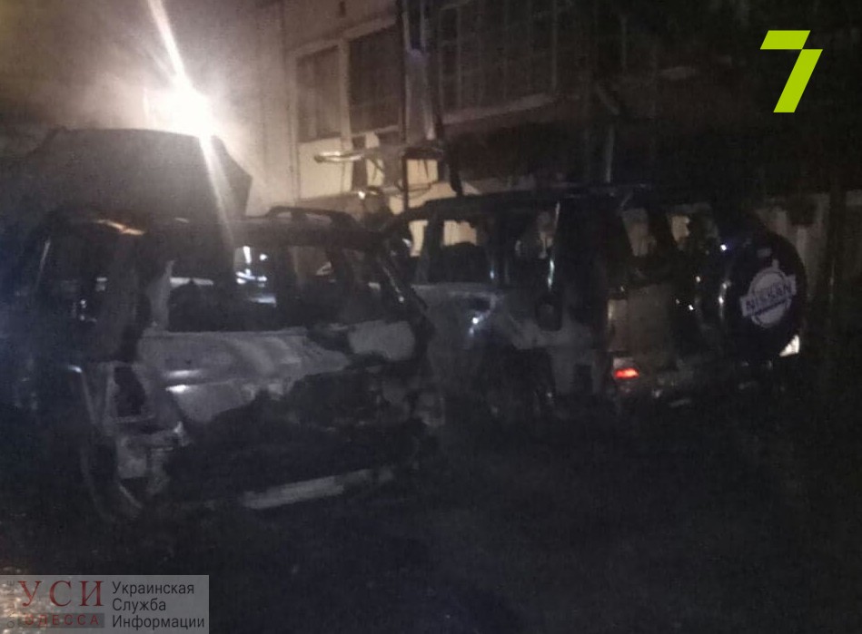 Ночью в центре Одессы горели два автомобиля «фото»