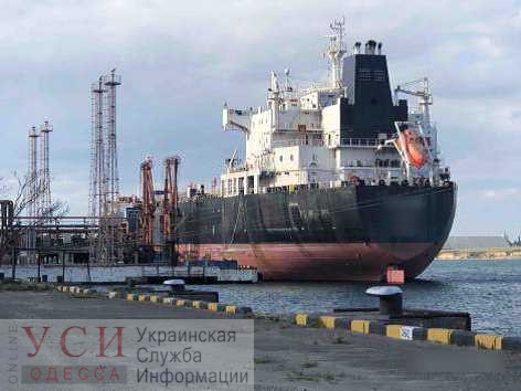 Разлив масла в порту “Южный”: прокуратура хочет отсудить у судовладельца 65 миллионов (фото) «фото»