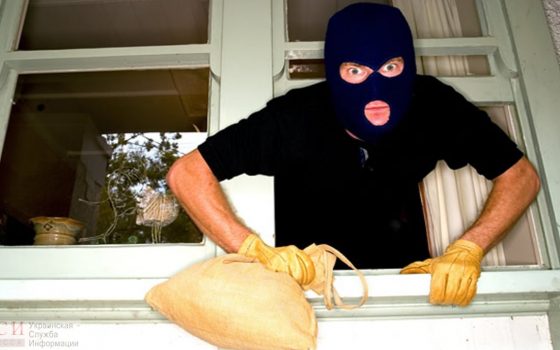 В Одессе вор прорыл тоннель в тайную комнату коммунальщиков, но сбежать с украденным ему не удалось «фото»