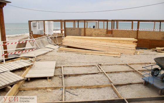 Показательная порка: в мэрии снесли три настила из десятков на побережье «фото»