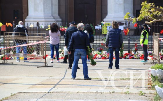 Годовщина 2 мая: первые стычки, закрытое Куликовое поле, политики и черные шары (фоторепортаж) ОБНОВЛЯЕТСЯ «фото»