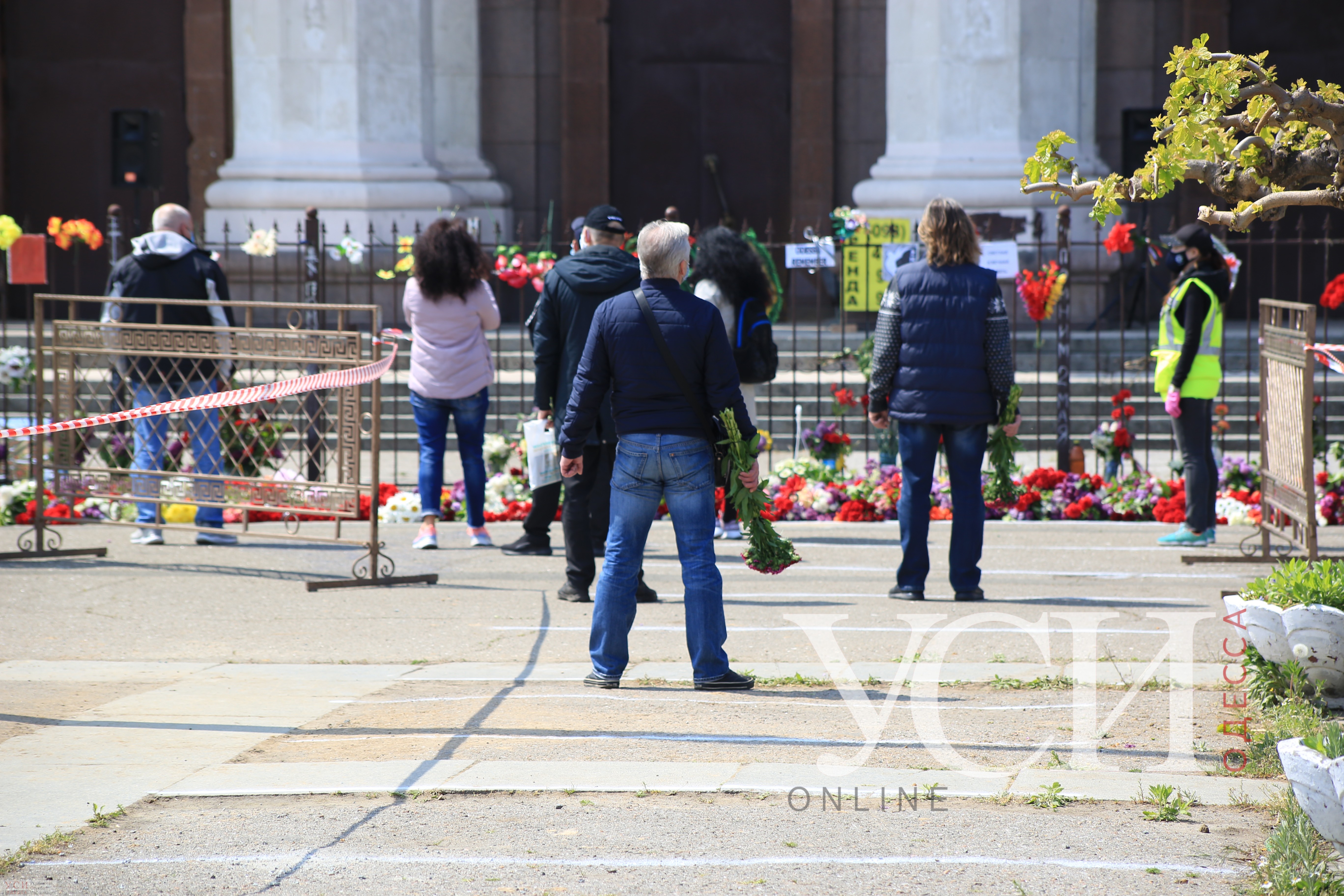 Годовщина 2 мая: первые стычки, закрытое Куликовое поле, политики и черные  шары (фоторепортаж) ОБНОВЛЯЕТСЯ — УСІ Online