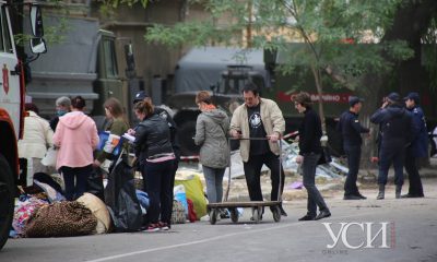 Жильцы рухнувшего на Торговой дома собирают вещи, пока спасатели демонтируют часть здания (фоторепортаж) «фото»