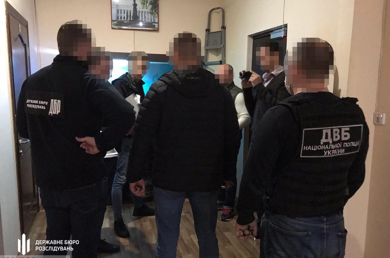 Одесским полицейским, которые в ходе обыска обокрали офис, объявили о подозрении (фото) «фото»