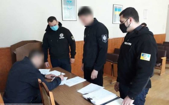 Одесскому полицейскому, который избивал детей, объявили о подозрении «фото»