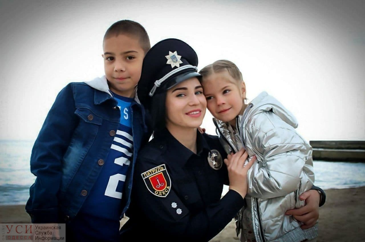 Одесские полицейские трогательно поздравили коллег с Днем матери (видео) «фото»