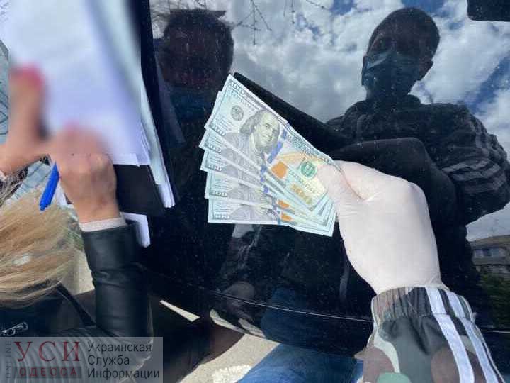 Одесский чиновник попался на взятке: обещал закрыть глаза на незаконное строительство (фото) «фото»