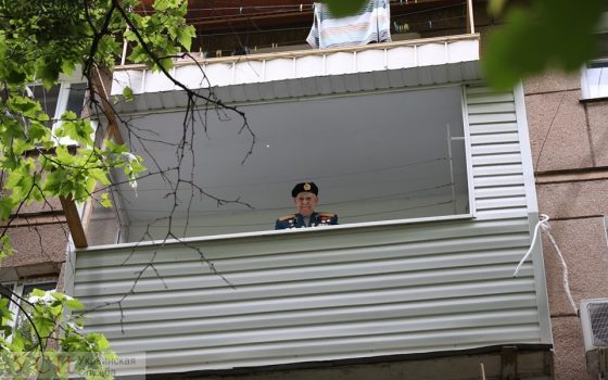 В День морской пехоты в Одессе под окнами 99-летнего ветерана-морпеха зазвучал военный оркестр (фото) «фото»