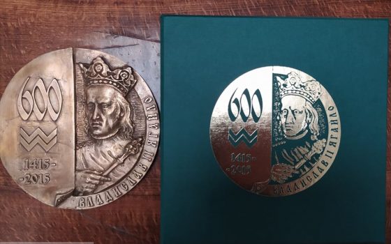 Одесские общественники подарили украинским и европейским музеям медаль в честь 600-летия Хаджибея «фото»