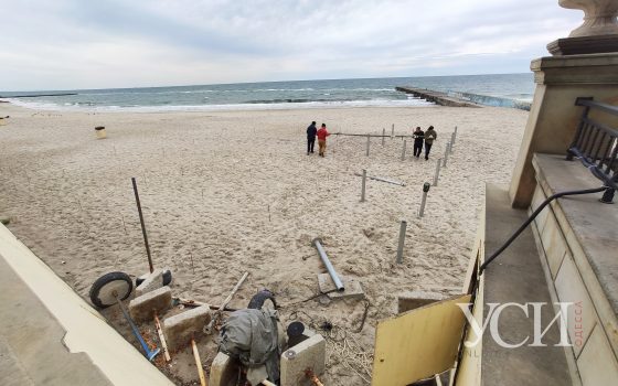 В мэрии согласовали гигантский настил и МАФы на пляже 16-й Фонтана фирме экс-нардепа (фото) «фото»