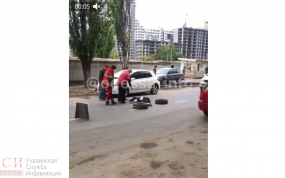 На Таирова мопедист погиб под колесами эвакуатора (фото) «фото»