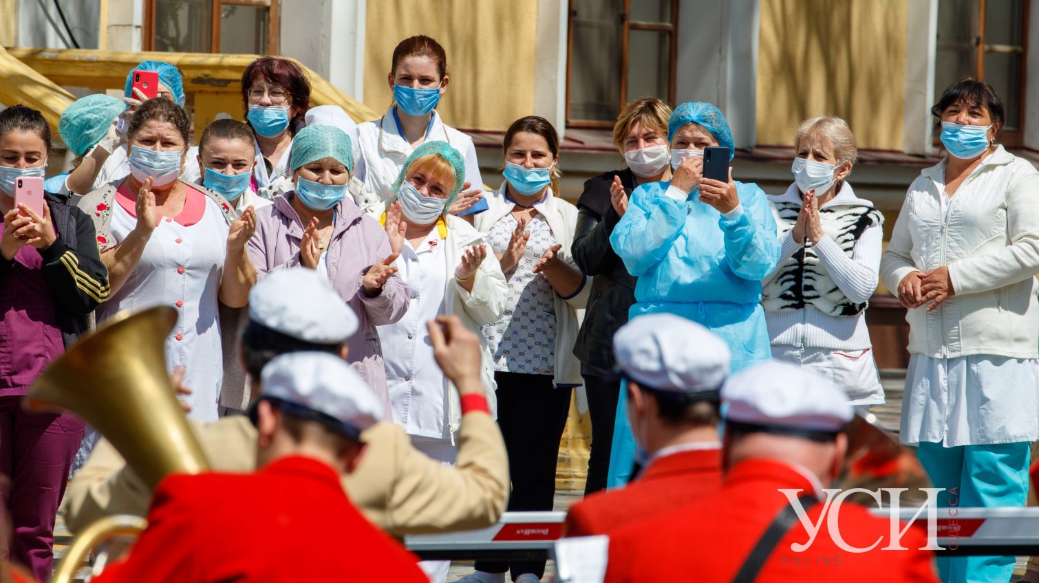 Оркестр устроил концерт в поддержку медиков Одесской инфекционки (видео, фоторепортаж) «фото»