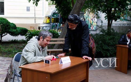 В Одесском музее раздавали автографы на масках (фоторепортаж) «фото»