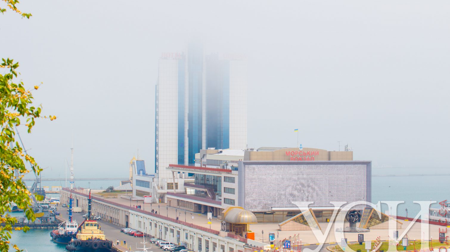 Туман захватил в плен берег Одессы и морской вокзал (фото, видео) «фото»