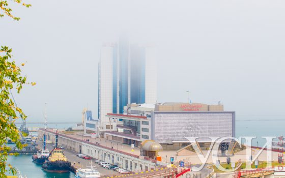 Туман захватил в плен берег Одессы и морской вокзал (фото, видео) «фото»