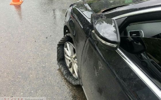 На Черемушках серьезное ДТП: иномарка зацепила троллейбус и влетела в забор заправки (фото) «фото»