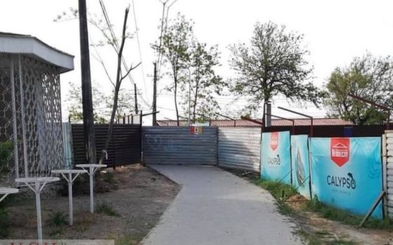 На 13 станции Большого Фонтана застройщик перекрыл проход к морю для горожан (фото, видео) «фото»