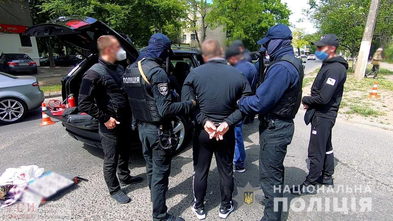 В Одессе задержали троих подозреваемых в разбойном нападении на обменник (фото, видео) «фото»