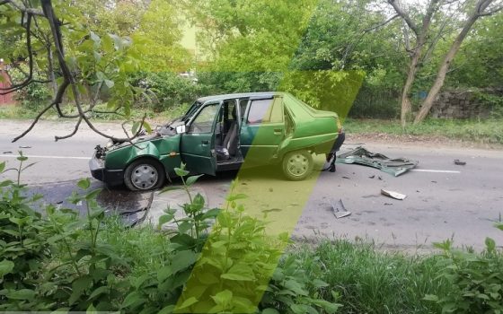 В аварии на 411 батарее пострадали четыре авто: одного из водителей забрала “скорая” (фото) «фото»