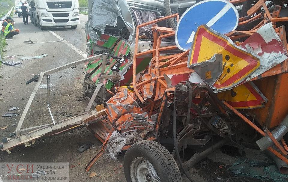 В аварии на трассе Одесса-Киев погиб работник дорожной службы (фото) «фото»
