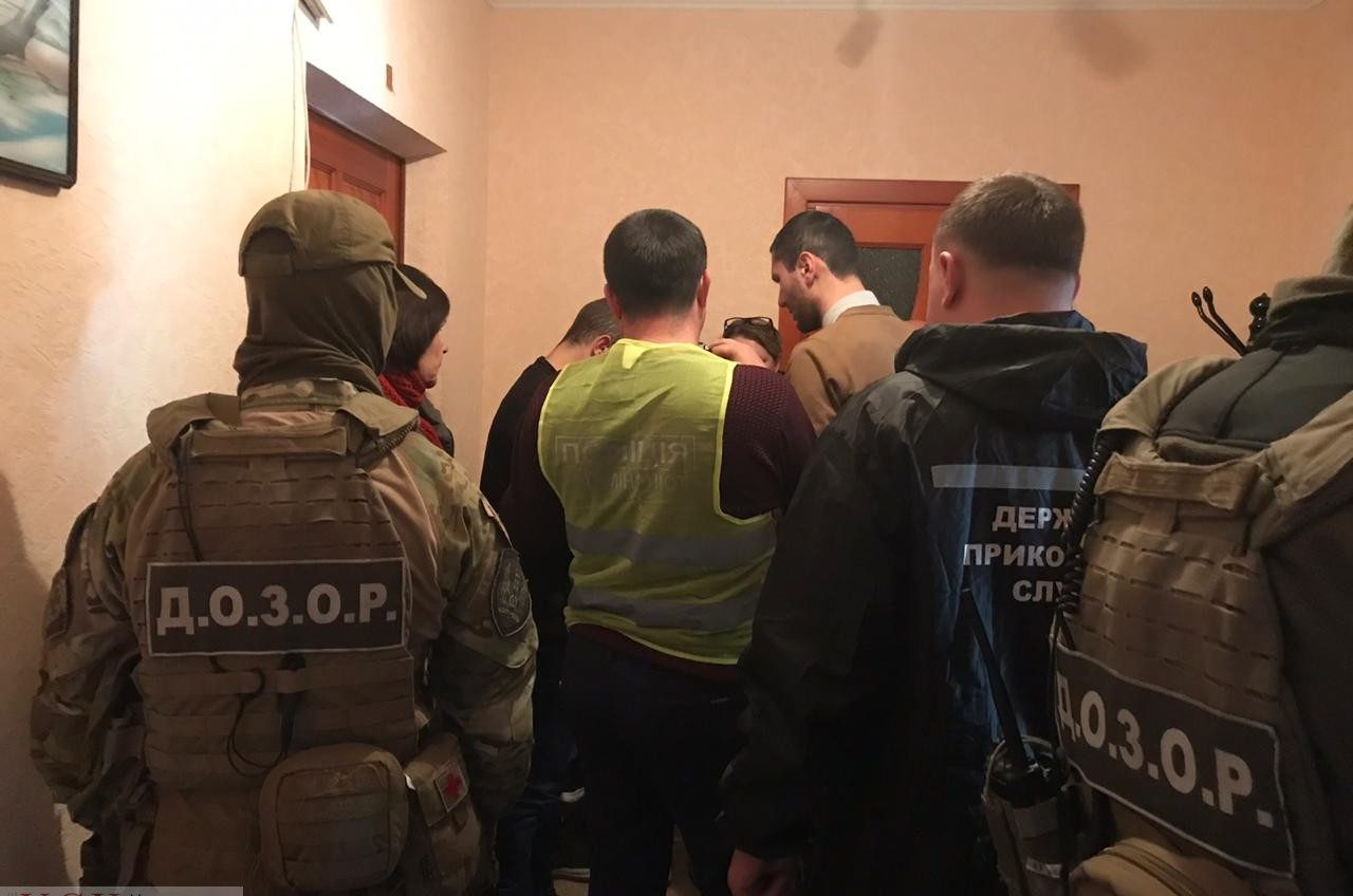 Переправляли нелегалов через границу: в Одесской области задержали международную банду (фото, видео) «фото»