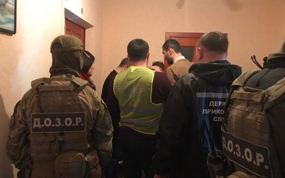 Переправляли нелегалов через границу: в Одесской области задержали международную банду (фото, видео) «фото»