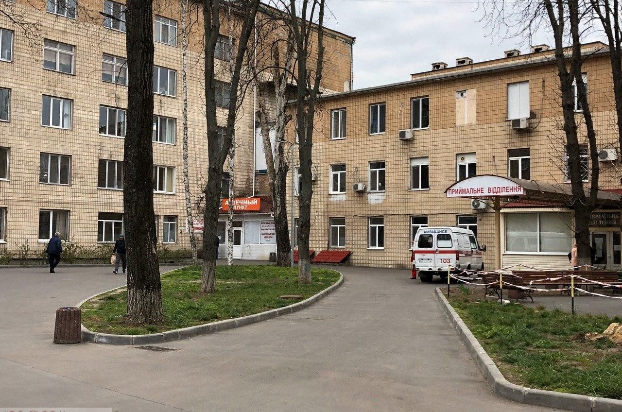 В Одессе перестали принимать пациентов в ГКБ №10: у 9 медиков обнаружили коронавирус, а одна пациентка в тяжелом состоянии «фото»