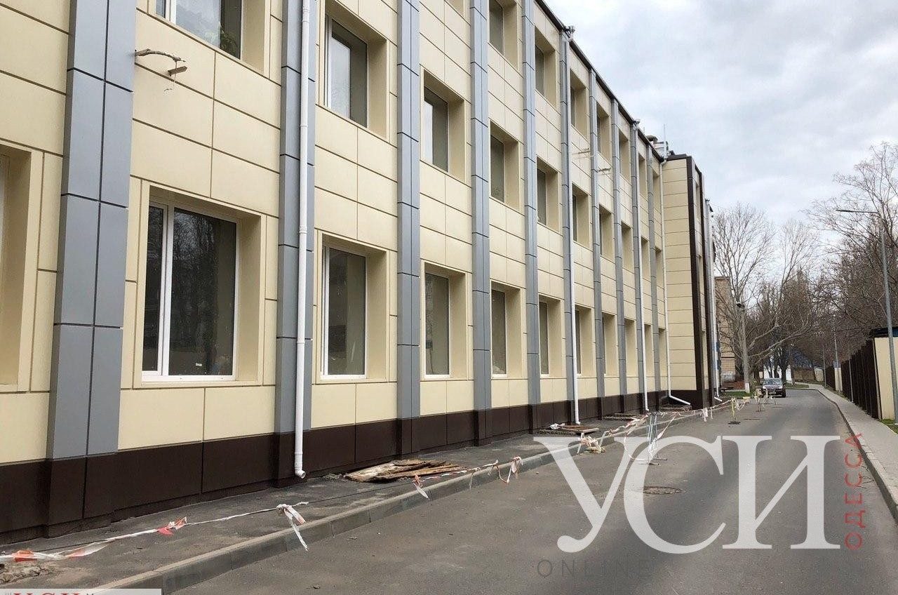 В Одессе из-за заболевших коронавирусом закрыли часть отделений в 10-й и Еврейской больницах «фото»