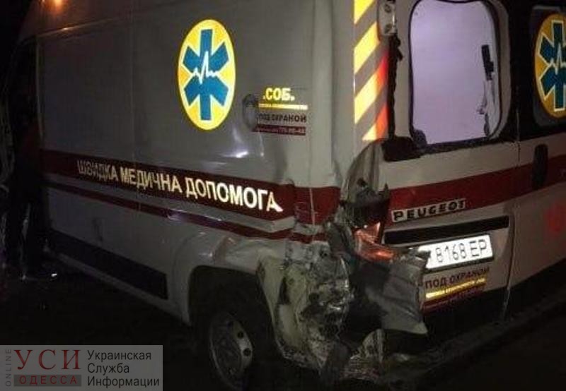Пьяный водитель влетел в автомобиль скорой помощи в Одессе (фото) «фото»