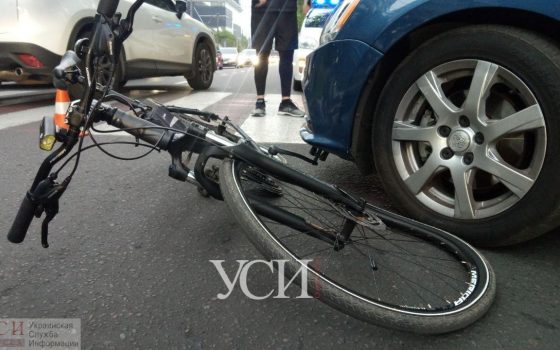 На Генуэзской иномарка сбила велосипедиста (фото) «фото»