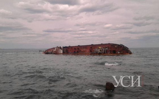 Мазут на пляже: из танкера Delfi произошла утечка топлива (фото) «фото»