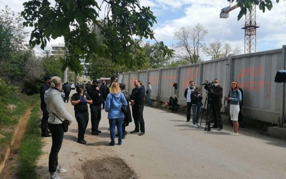“Стройпротест”: активисты дали застройщику неделю на снос забора на 13-й станции Фонтана (трансляция, фото) «фото»